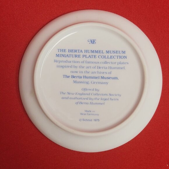 Schmid Berta Hummel Museum Miniature Plate Collection 1975 - Picture 6 of 9